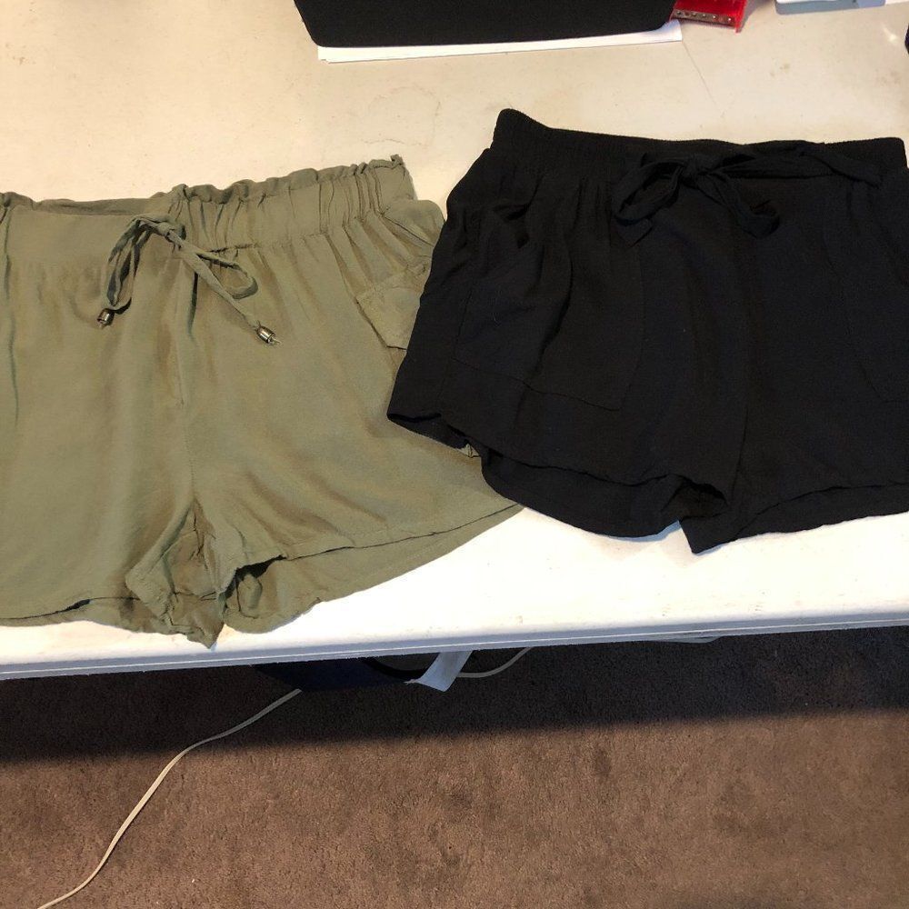Joe B Women's Size XS Flowy rayon shorts army green/black elastic waist WS
